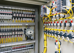 Inštalacije električnih napeljav in naprav. Montaže strelovodov. Inštalacije telekomunikacij. Inštalacije tehničnega varovanja. Inštalacije konferenčnih sistemov.