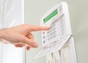 Inštalacije električnih napeljav in naprav. Montaže strelovodov. Inštalacije telekomunikacij. Inštalacije tehničnega varovanja. Inštalacije konferenčnih sistemov.